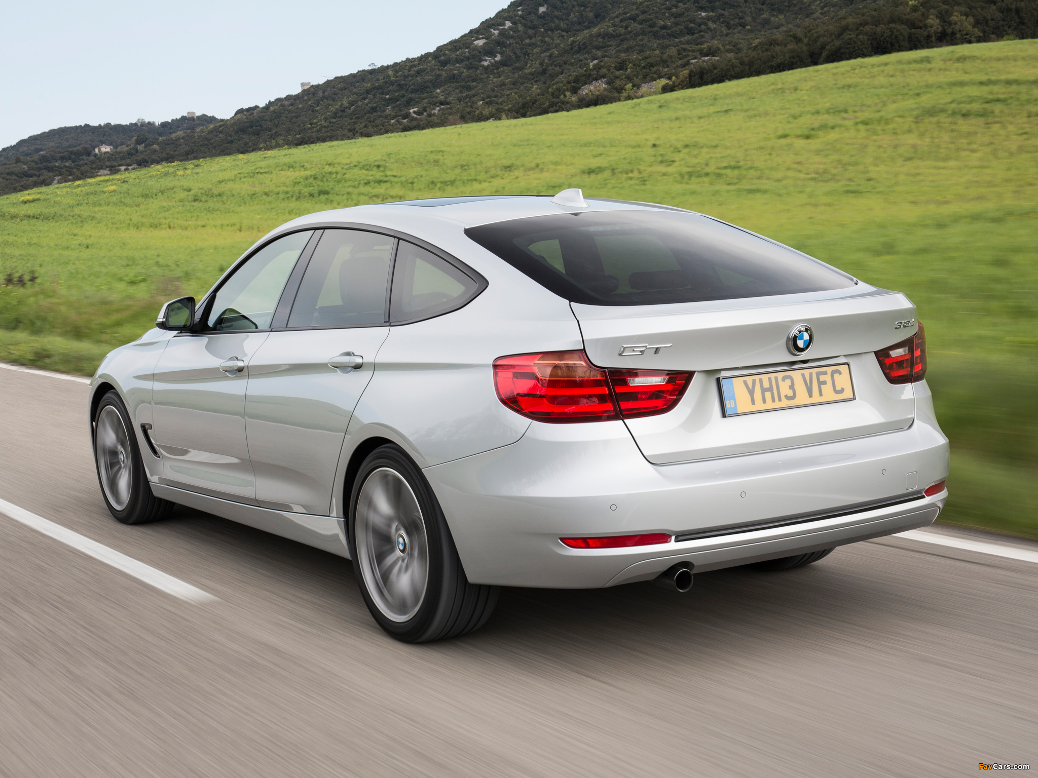 BMW 318d Gran Turismo Sport Line UK-spec (F34) 2013 pictures (2048 x 1536)