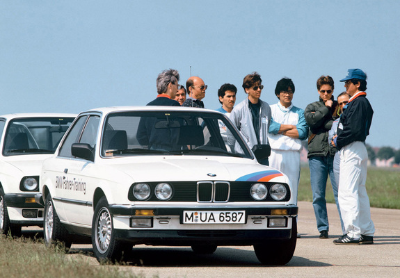 BMW 325i Coupe (E30) 1983–91 photos