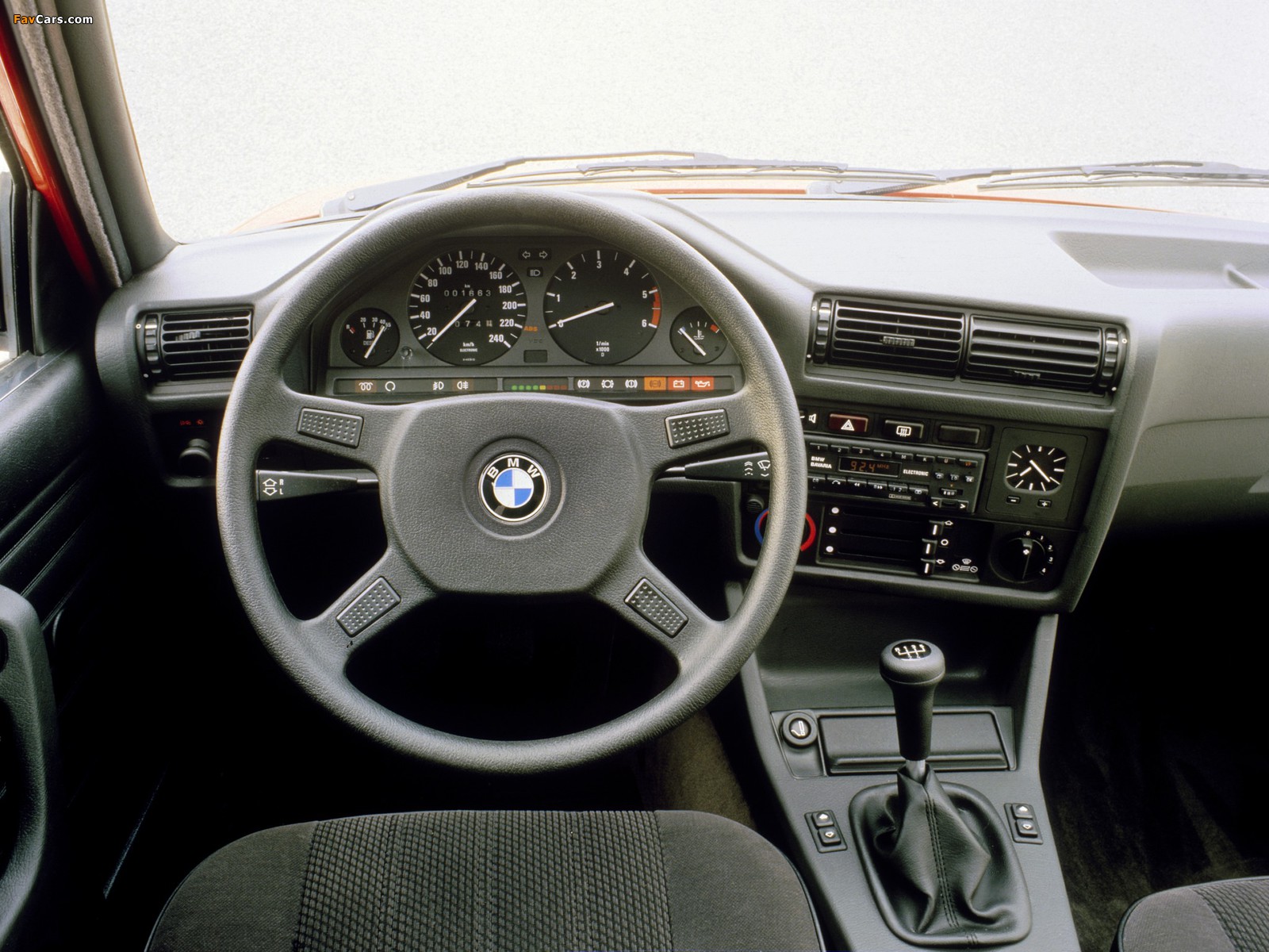 BMW 324d Sedan (E30) 1985–90 wallpapers (1600 x 1200)
