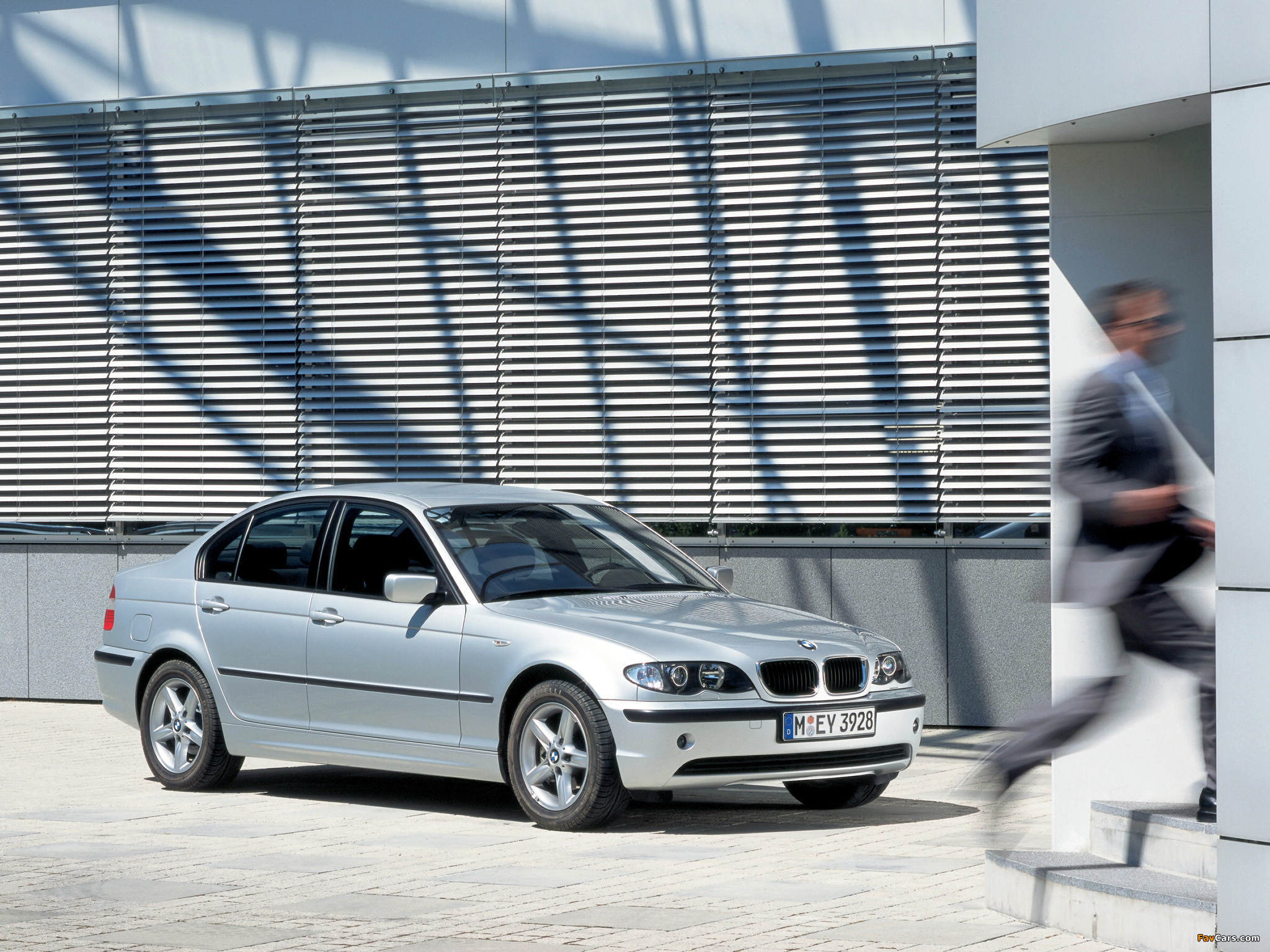 BMW 318i Sedan (E46) 2001–05 pictures (2048 x 1536)