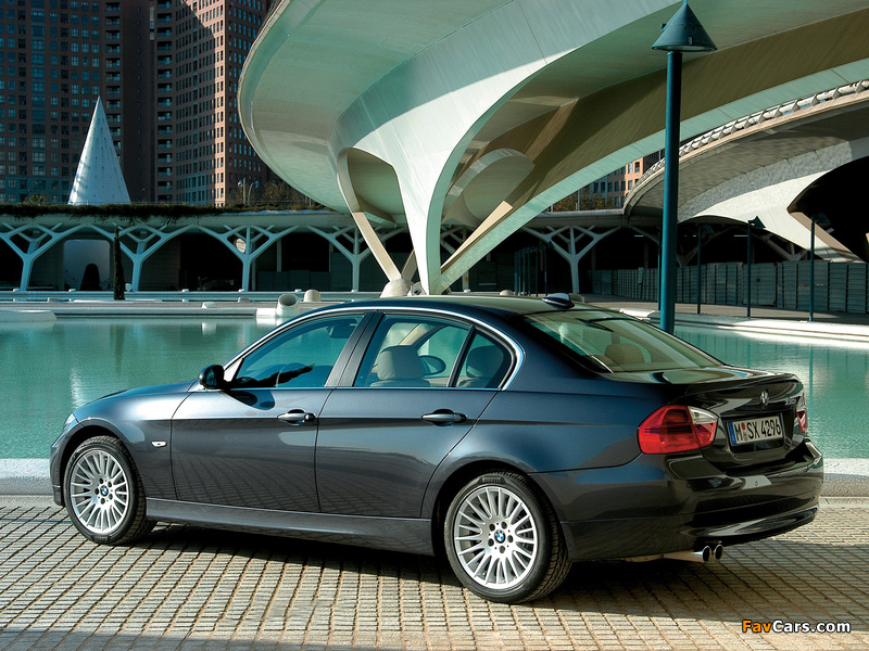 BMW 330i Sedan (E90) 2005–08 images (800 x 600)