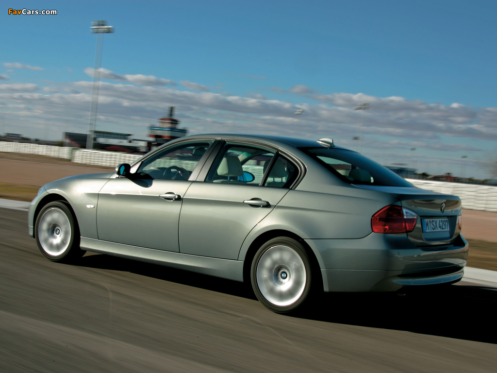 BMW 320d Sedan (E90) 2005–08 images (1024 x 768)