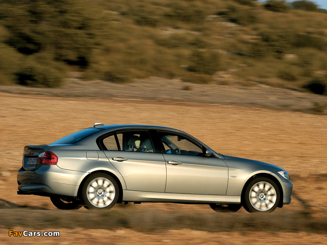 BMW 320d Sedan (E90) 2005–08 photos (640 x 480)