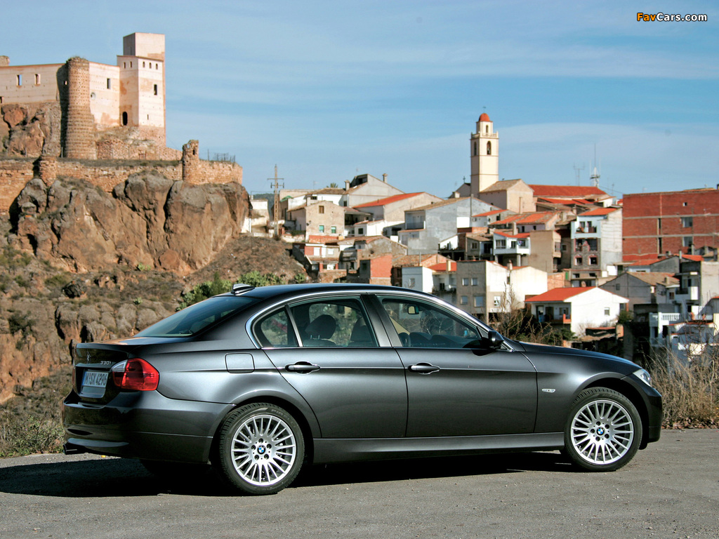 BMW 330i Sedan (E90) 2005–08 photos (1024 x 768)