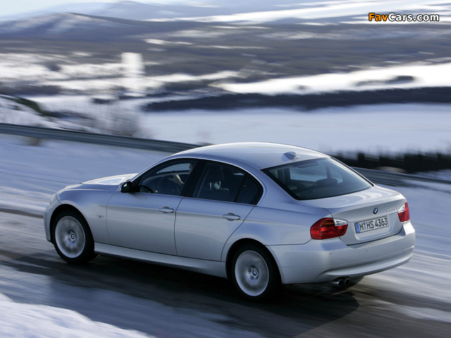 BMW 330xi Sedan (E90) 2005–08 wallpapers (640 x 480)