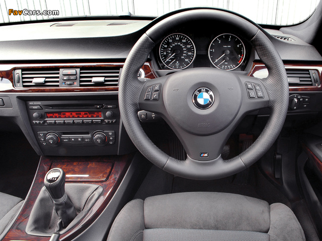 BMW 318d M Sports Package UK-spec (E90) 2006 photos (640 x 480)