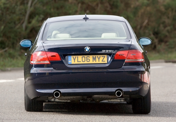 BMW 335i Coupe UK-spec (E92) 2007–10 images