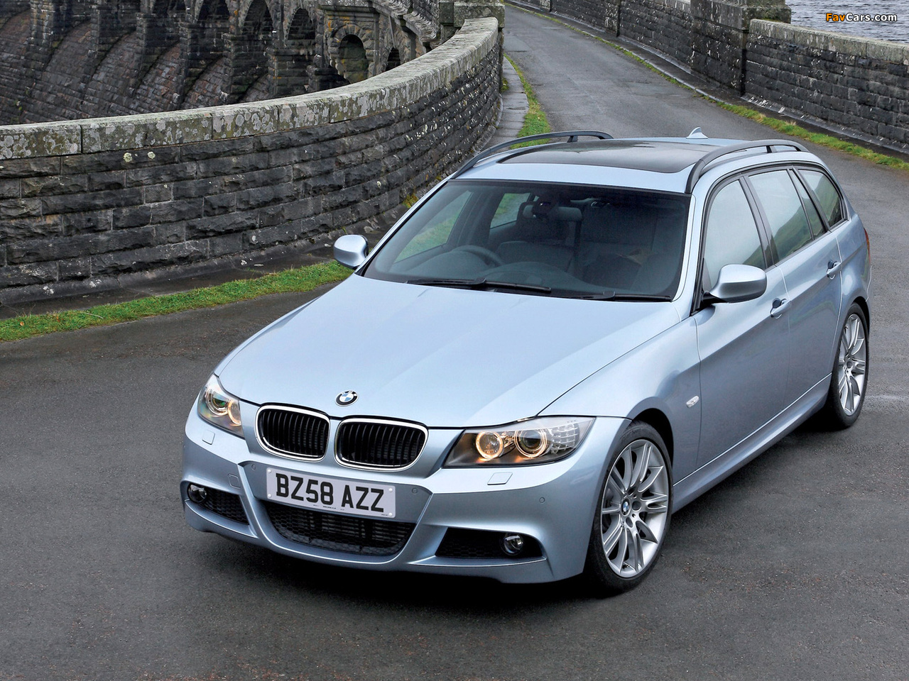 BMW 330d Touring M Sports Package UK-spec (E91) 2008–12 images (1280 x 960)