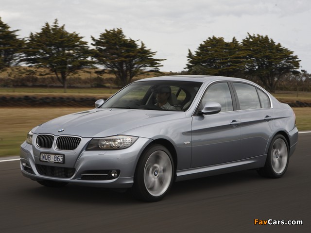 BMW 335i Sedan AU-spec (E90) 2008–11 images (640 x 480)