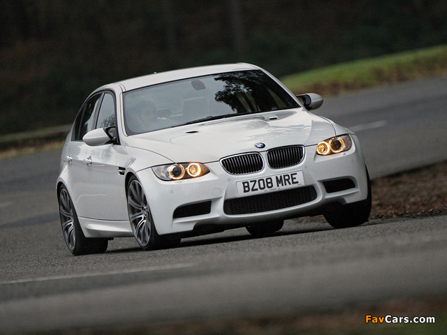 BMW M3 Sedan UK-spec (E90) 2008–10 images (640 x 480)