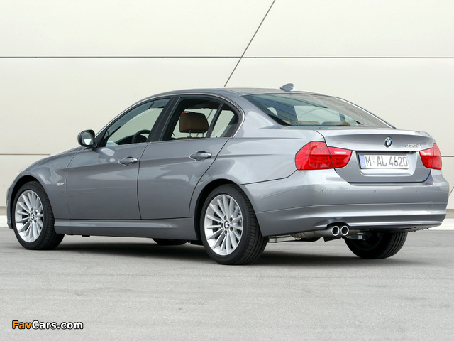 BMW 330d Sedan (E90) 2008–11 images (640 x 480)