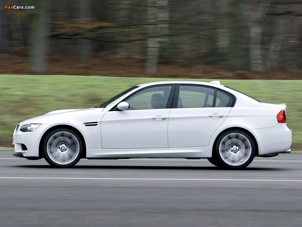 BMW M3 Sedan UK-spec (E90) 2008–10 images (1024 x 768)
