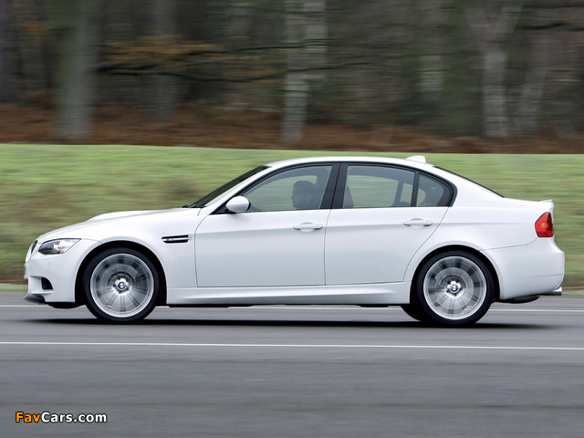 BMW M3 Sedan UK-spec (E90) 2008–10 images (640 x 480)