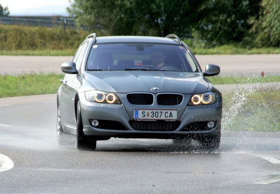 BMW 320d xDrive Touring (E91) 2008–12 images