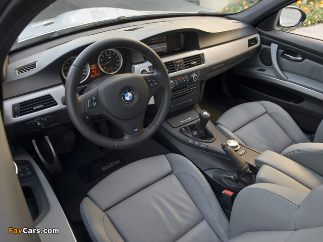 BMW M3 Sedan US-spec (E90) 2008–10 images (640 x 480)