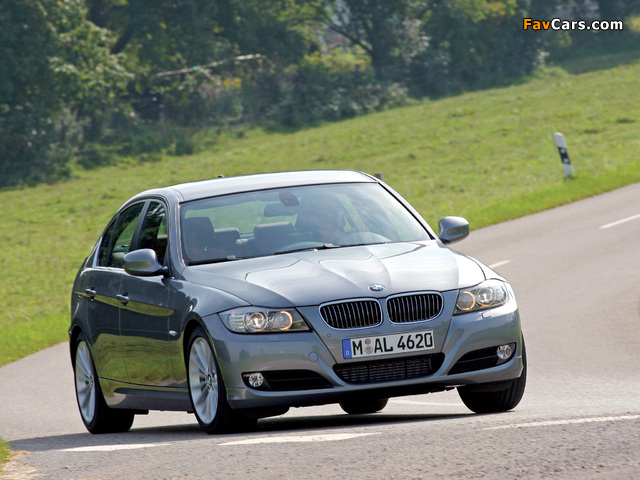 BMW 330d Sedan (E90) 2008–11 photos (640 x 480)