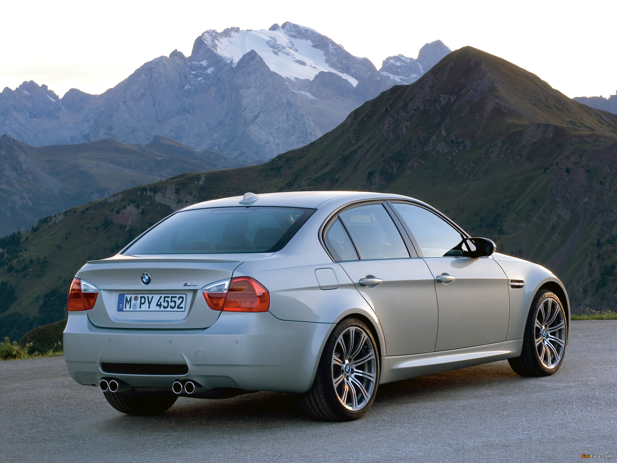 BMW M3 Sedan (E90) 2008–10 photos (2048 x 1536)