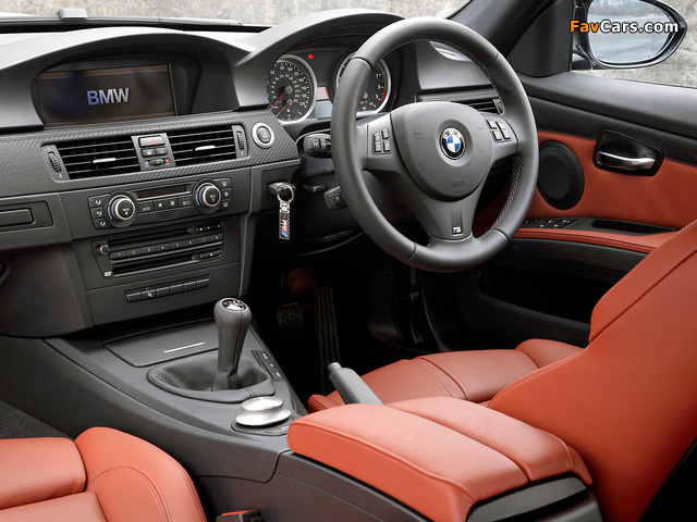 BMW M3 Sedan UK-spec (E90) 2008–10 photos (640 x 480)