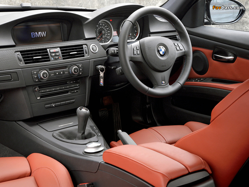 BMW M3 Sedan UK-spec (E90) 2008–10 photos (800 x 600)