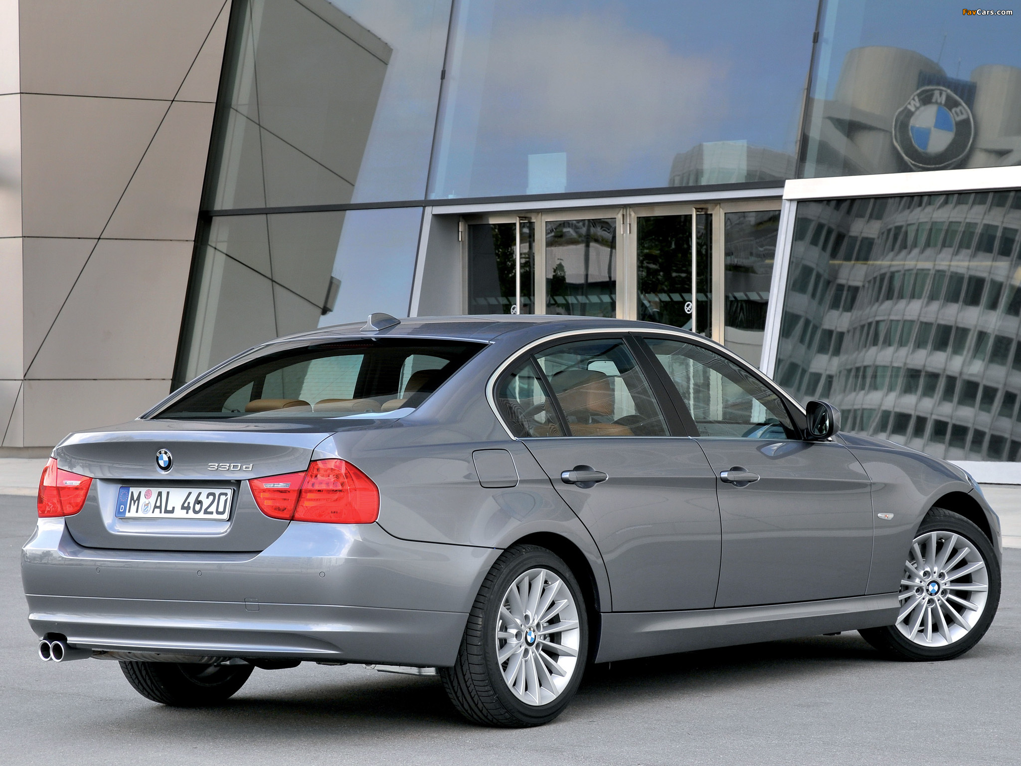 BMW 330d Sedan (E90) 2008–11 photos (2048 x 1536)