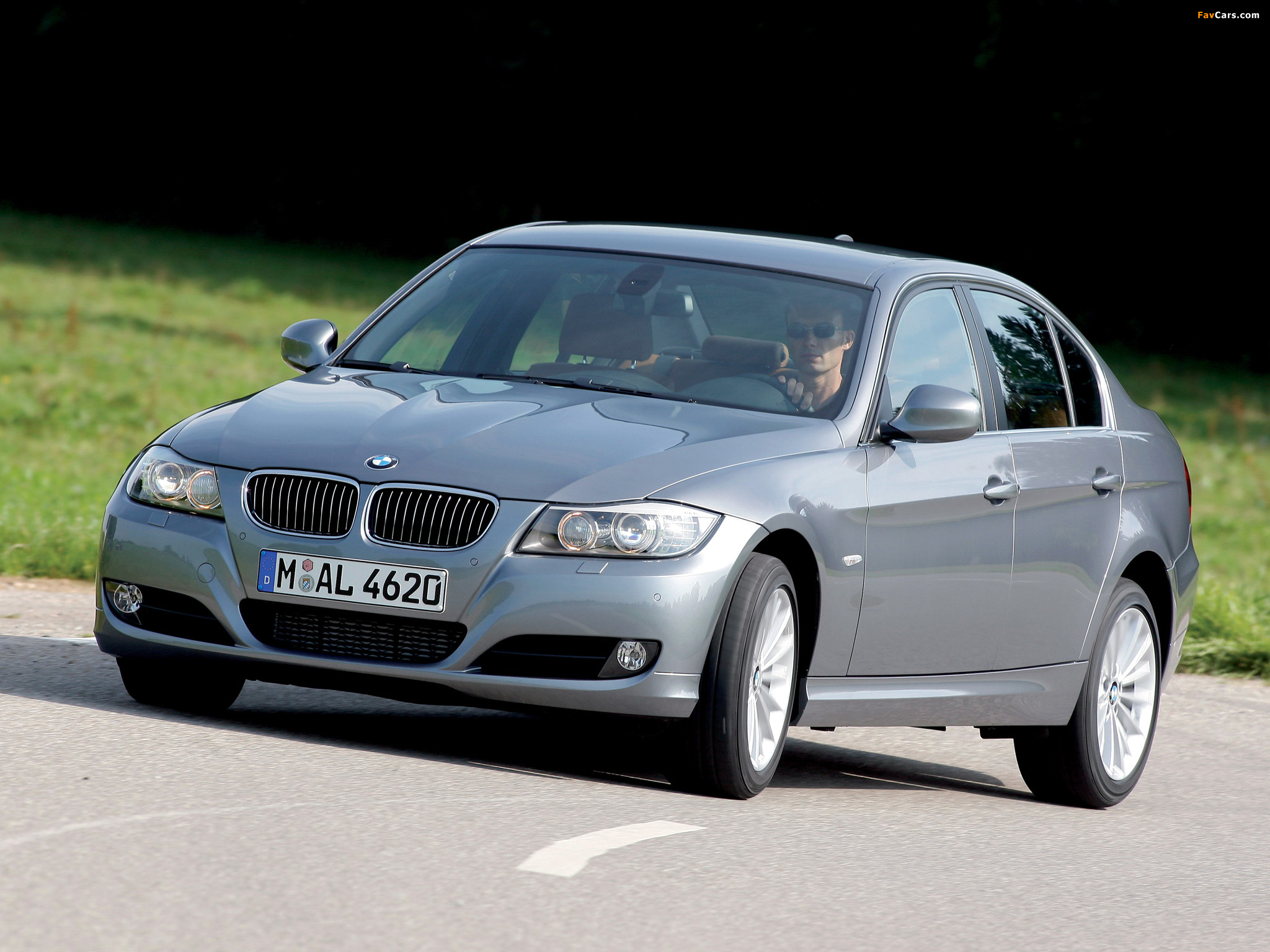 BMW 330d Sedan (E90) 2008–11 photos (2048 x 1536)