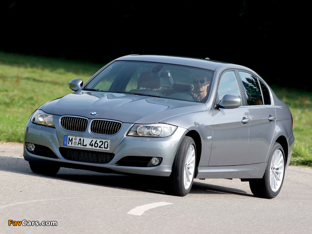 BMW 330d Sedan (E90) 2008–11 photos (640 x 480)