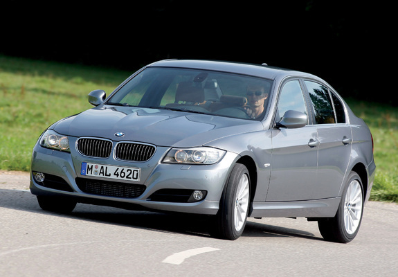BMW 330d Sedan (E90) 2008–11 photos