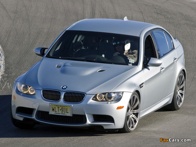 BMW M3 Sedan US-spec (E90) 2008–10 pictures (640 x 480)