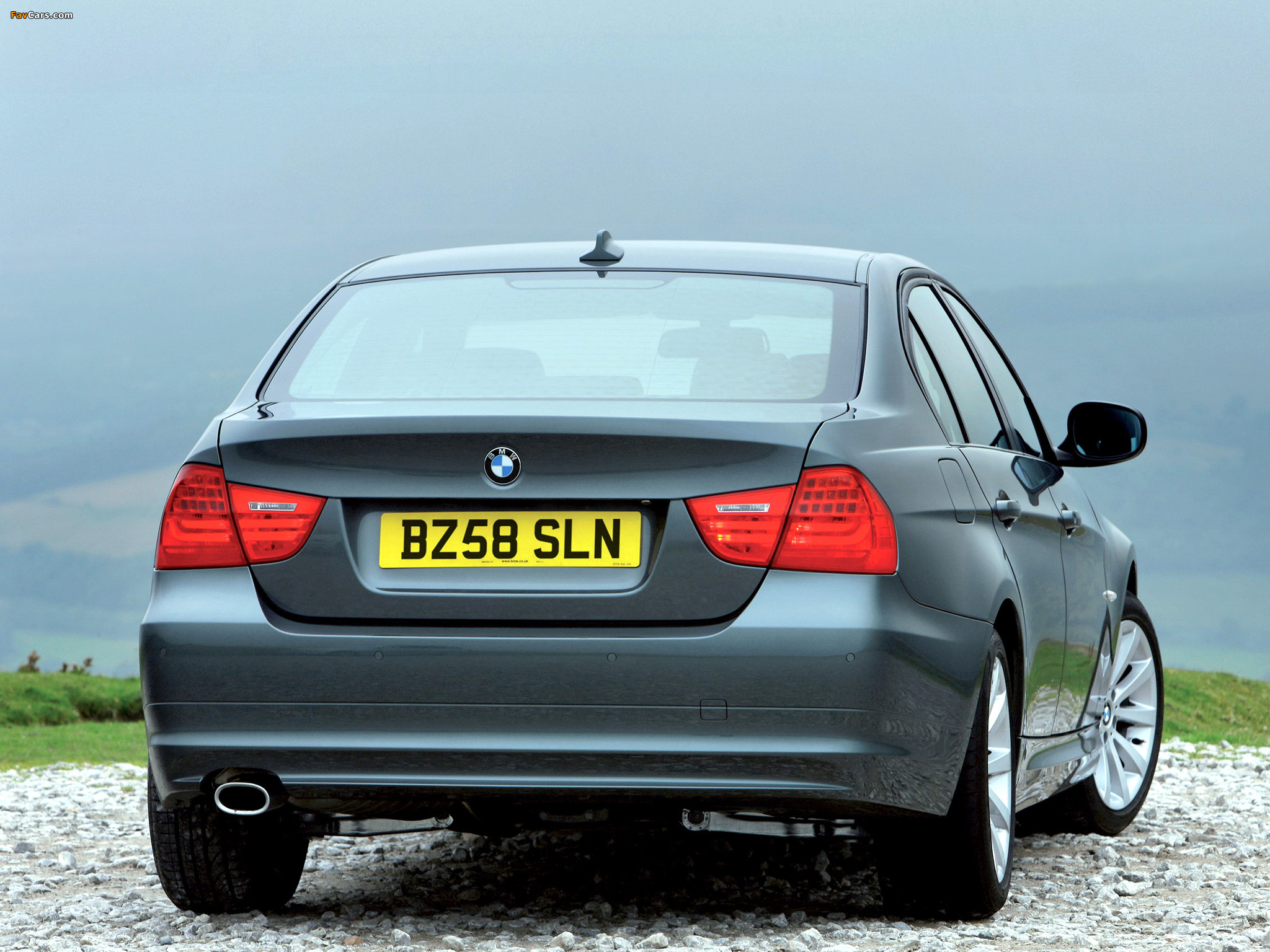 BMW 320d Sedan UK-spec (E90) 2008–11 pictures (2048 x 1536)