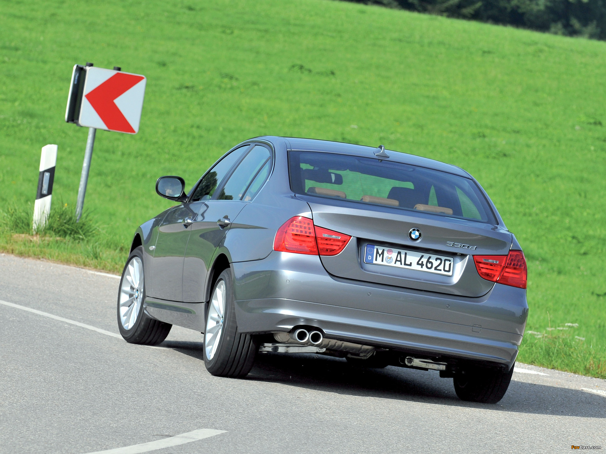 BMW 330d Sedan (E90) 2008–11 pictures (2048 x 1536)