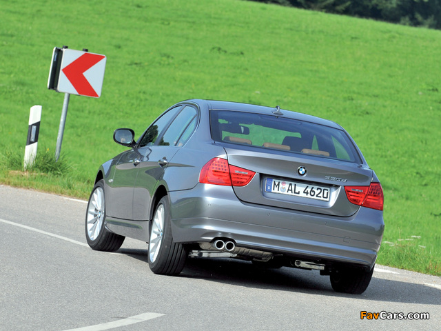 BMW 330d Sedan (E90) 2008–11 pictures (640 x 480)