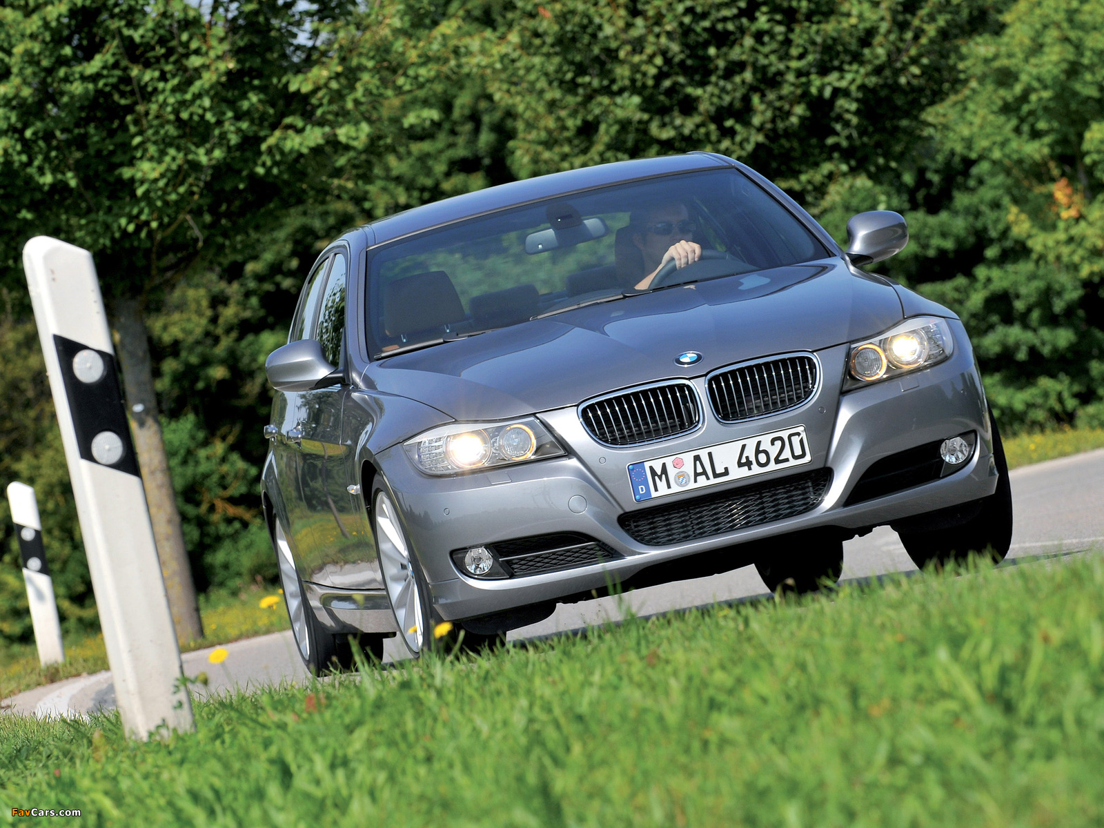 BMW 330d Sedan (E90) 2008–11 pictures (1600 x 1200)
