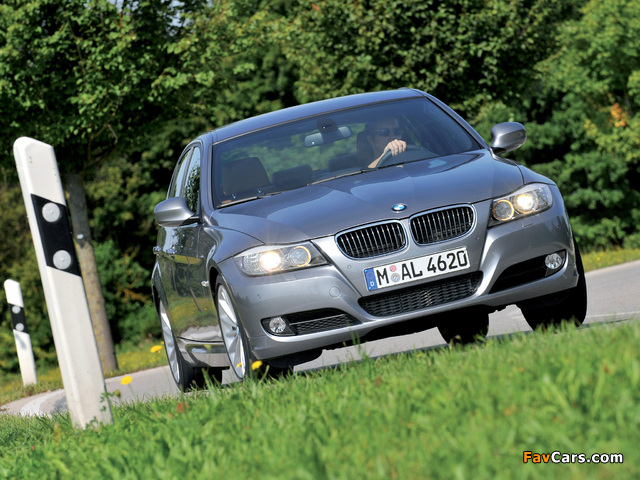 BMW 330d Sedan (E90) 2008–11 pictures (640 x 480)