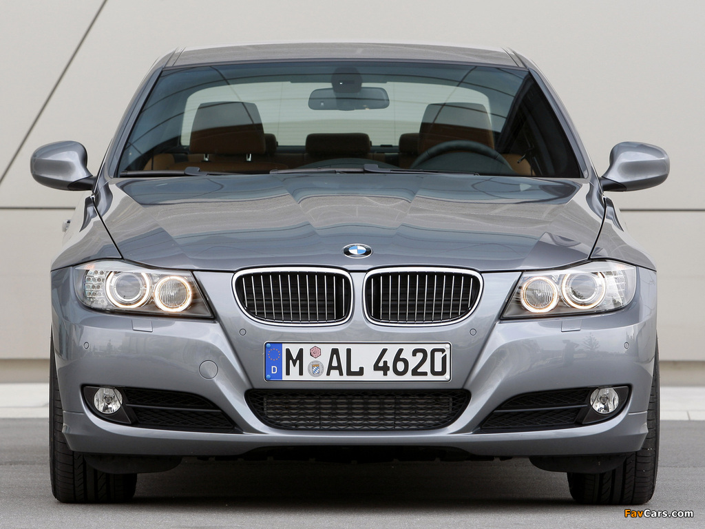 BMW 330d Sedan (E90) 2008–11 pictures (1024 x 768)