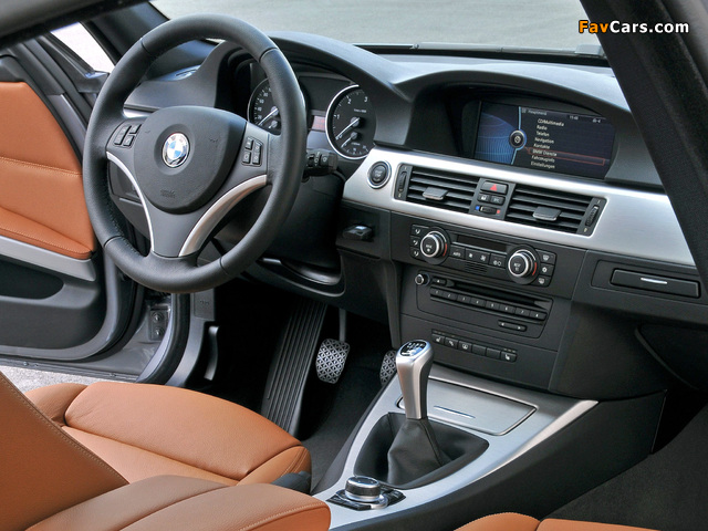 BMW 330d Sedan (E90) 2008–11 wallpapers (640 x 480)