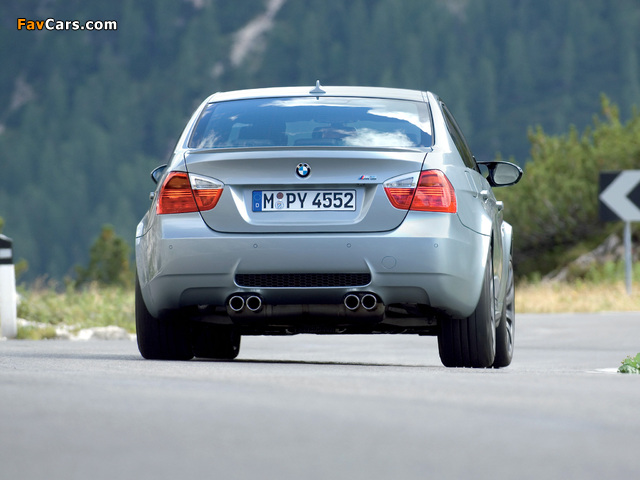 BMW M3 Sedan (E90) 2008–10 wallpapers (640 x 480)
