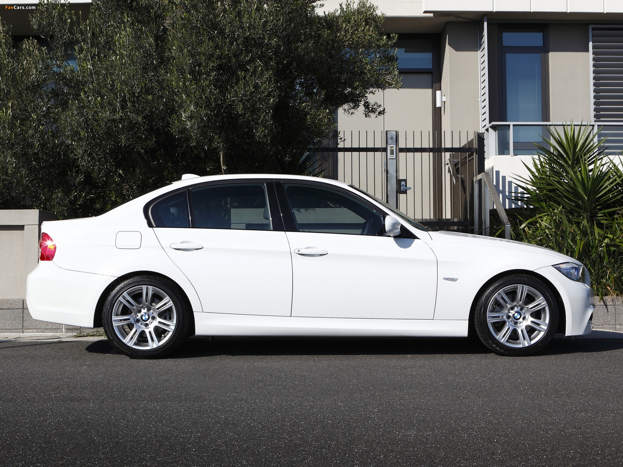 BMW 325i Sedan M Sports Package AU-spec (E90) 2011 images (2048 x 1536)