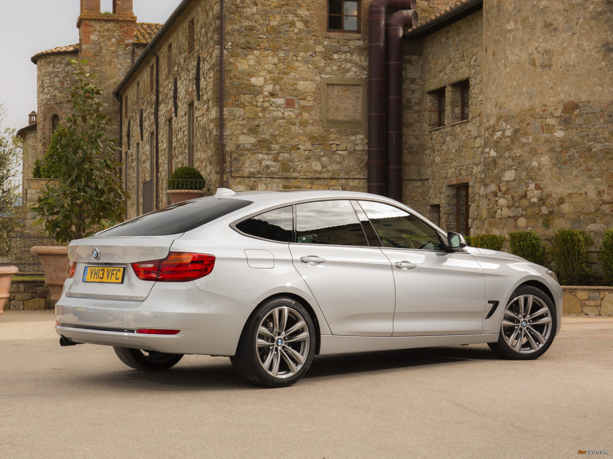 BMW 318d Gran Turismo Sport Line UK-spec (F34) 2013 wallpapers (2048 x 1536)