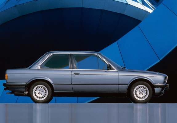 BMW 318i Coupe (E30) 1982–91 photos