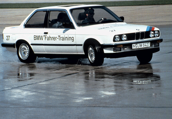 BMW 325i Coupe (E30) 1983–91 images