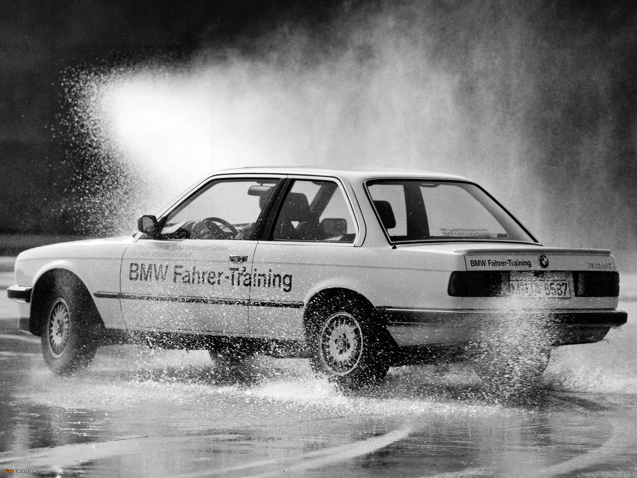 BMW 325i Coupe (E30) 1983–91 photos (2048 x 1536)