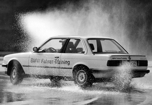 BMW 325i Coupe (E30) 1983–91 photos