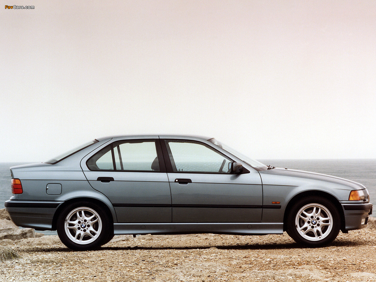 BMW 320i Sedan (E36) 1991–98 images (1280 x 960)