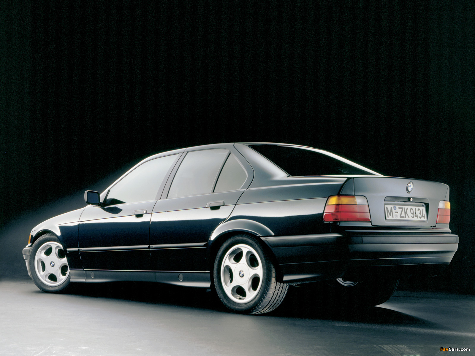 BMW 318i Sedan (E36) 1991–98 wallpapers (1600 x 1200)