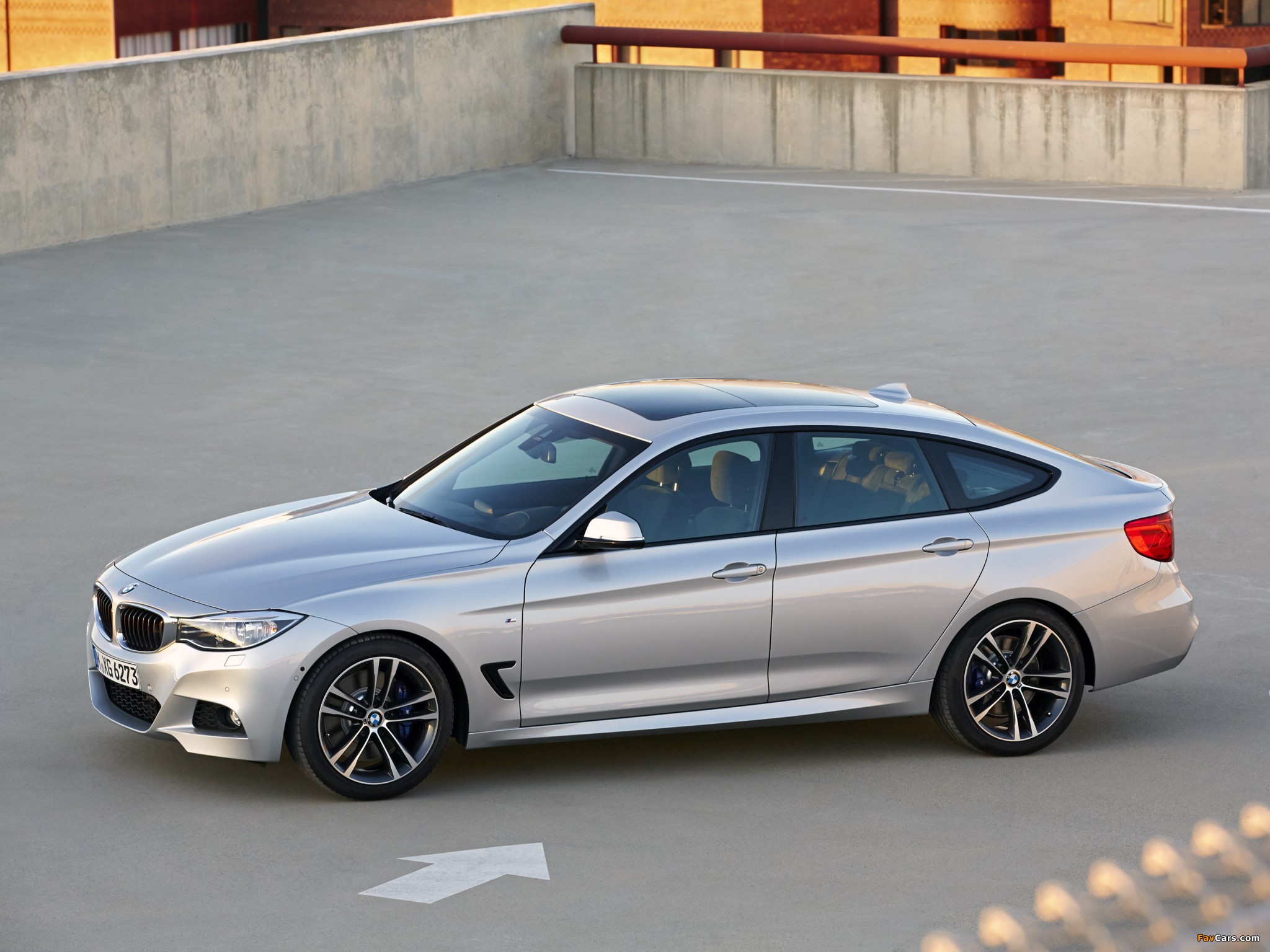 Images of BMW 335i Gran Turismo M Sports Package (F34) 2013 (2048 x 1536)