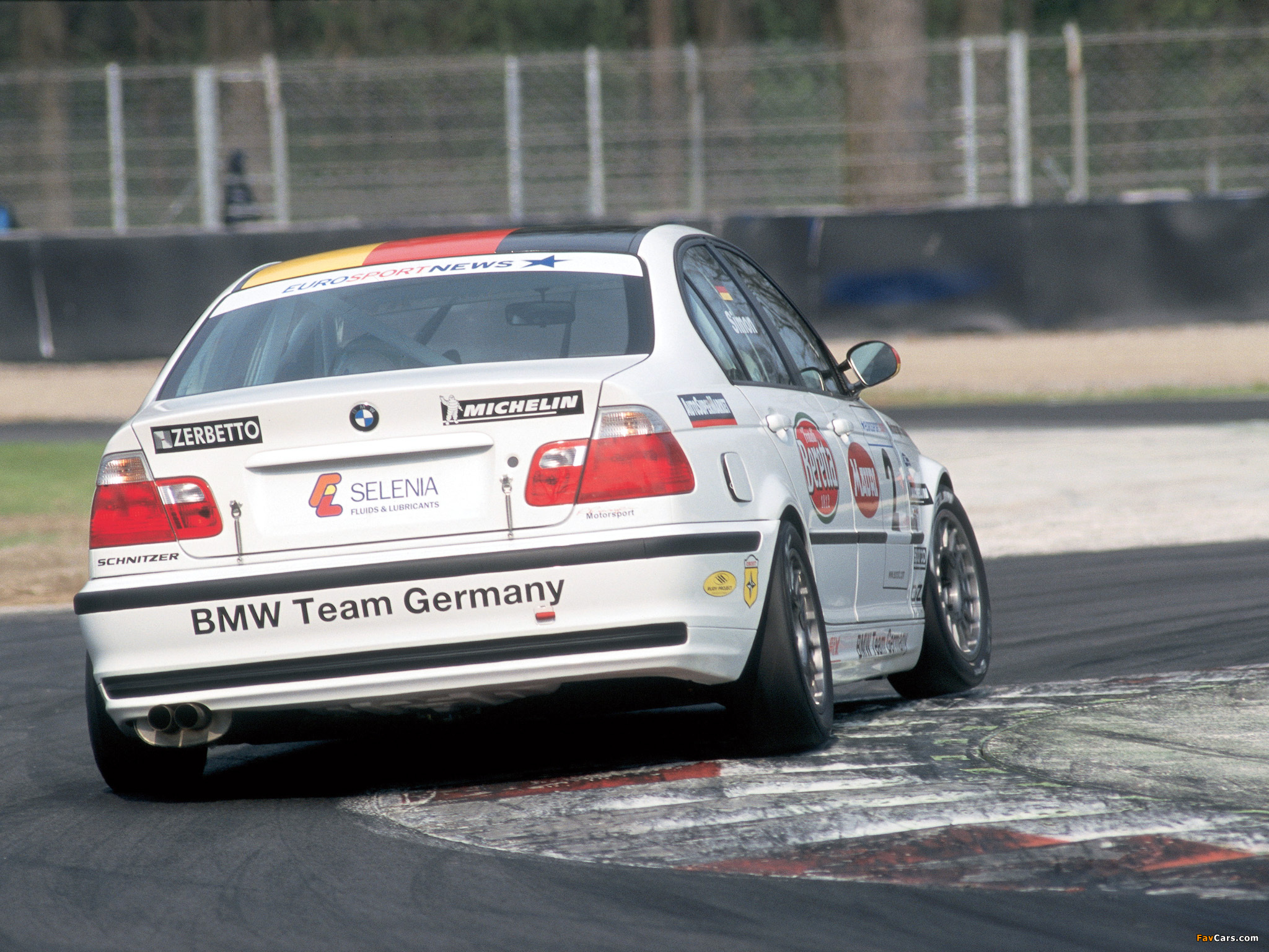Images of BMW 320i ALMS Race Car (E46) 2001 (2048 x 1536)