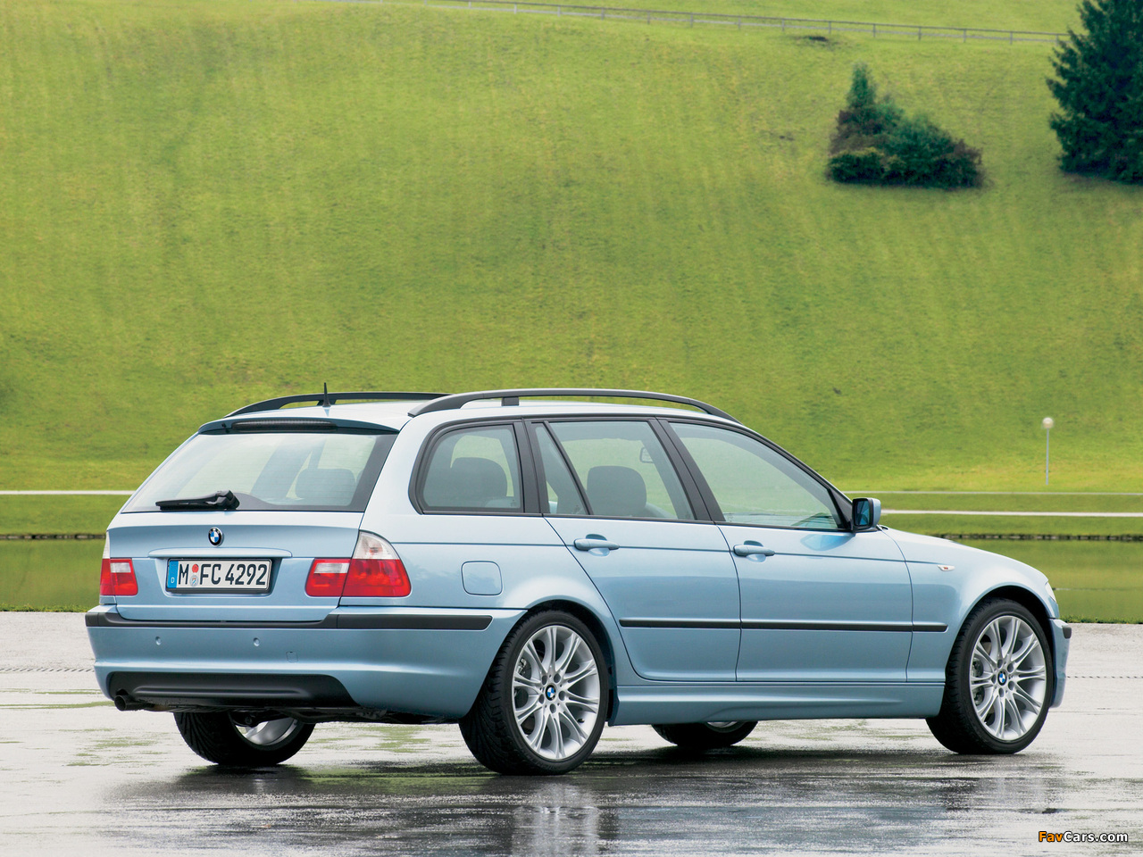 Images of BMW 3 Series Touring Edition 33 (E46) 2004–05 (1280 x 960)