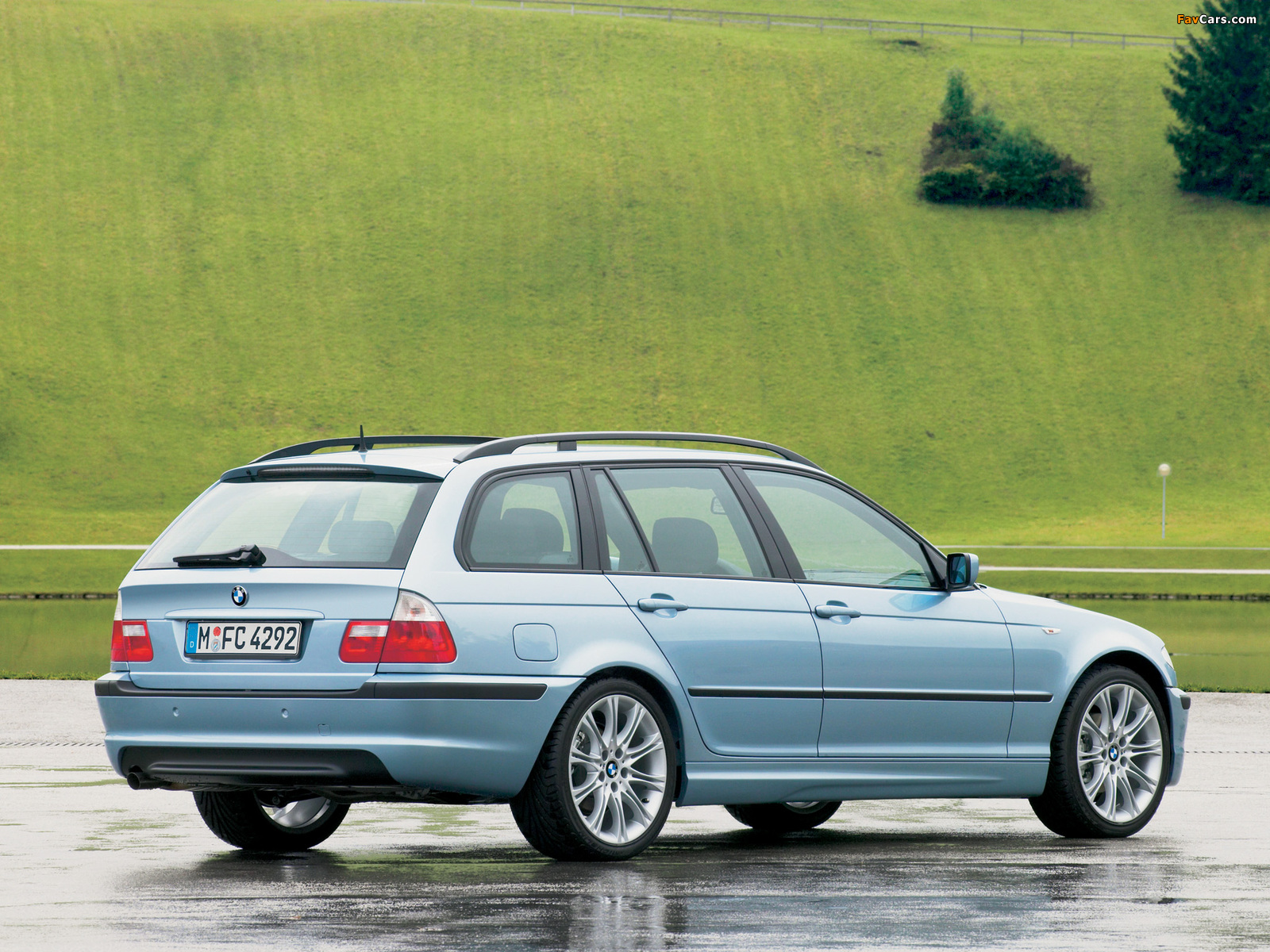 Images of BMW 3 Series Touring Edition 33 (E46) 2004–05 (1600 x 1200)