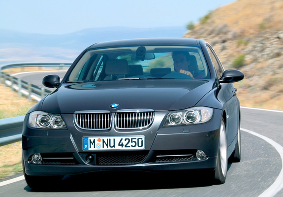 Images of BMW 330i Sedan (E90) 2005–08