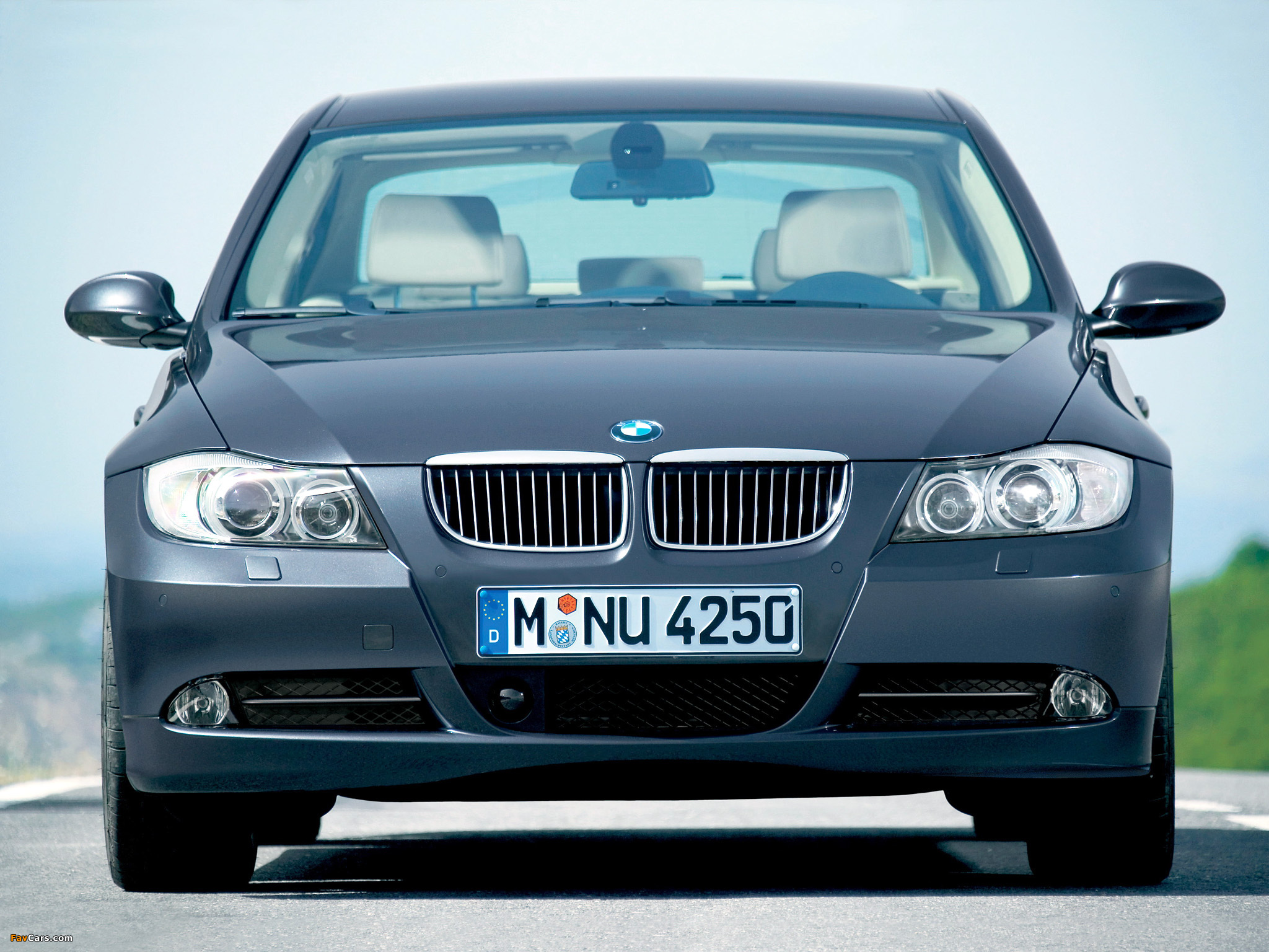 Images of BMW 330i Sedan (E90) 2005–08 (2048 x 1536)